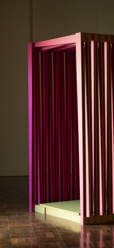 Francis Kenna, structure for reflected light, 2018. MDF paint 500 cm x 220 cm x 120 cm