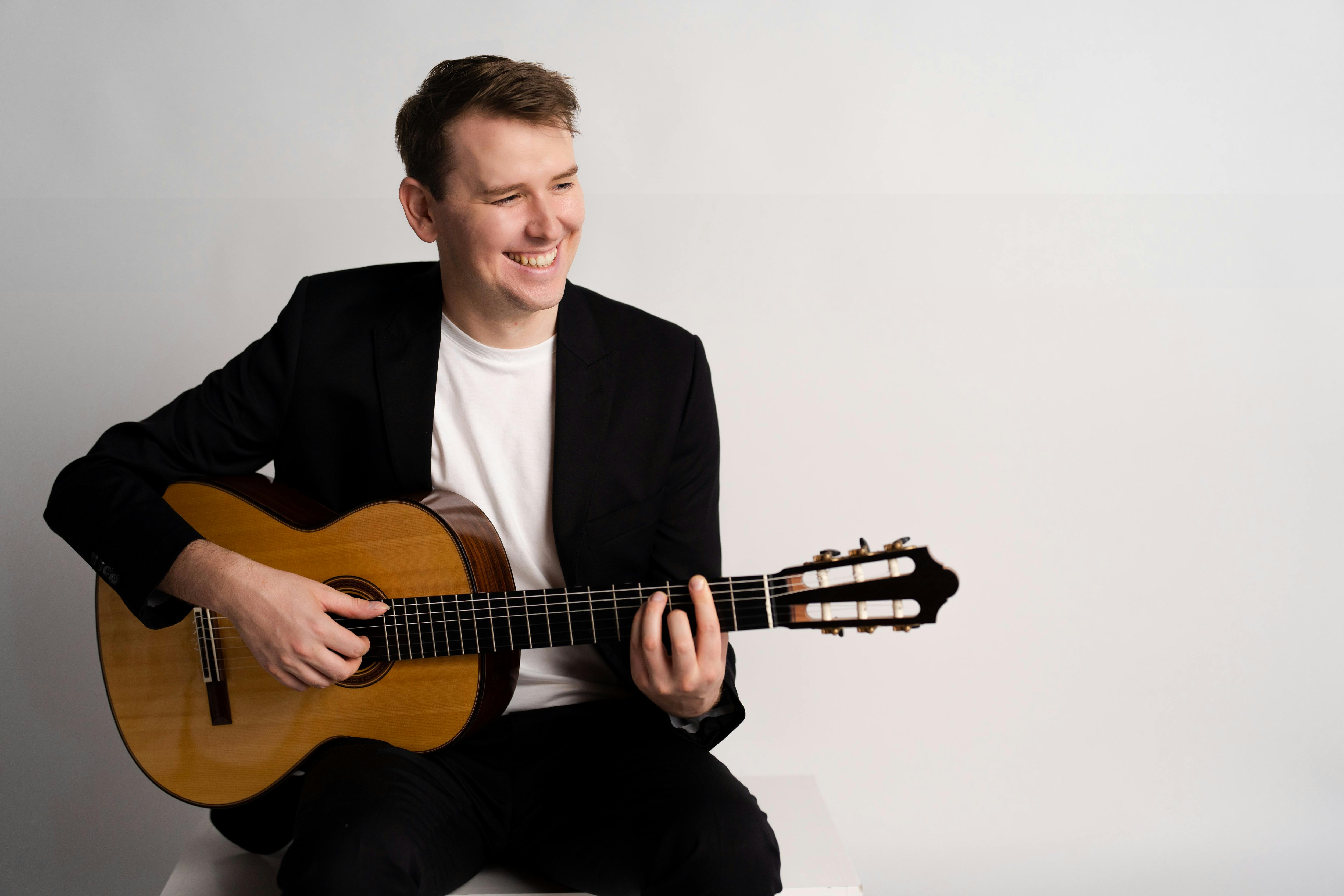 Guitariffic - The Versatile Guitar
