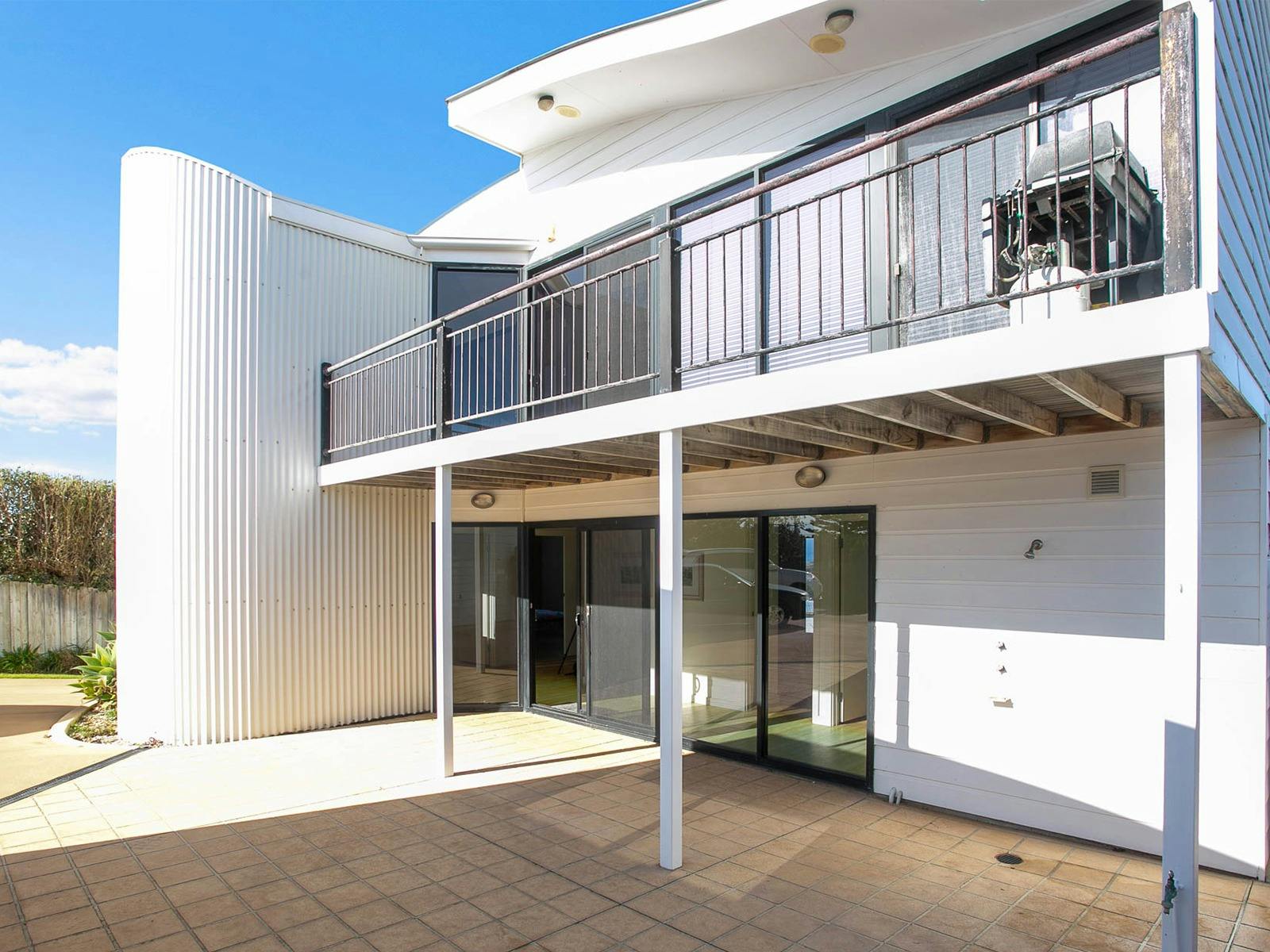 Architect Designed Spectacular Beachhouse with Sweeping Views