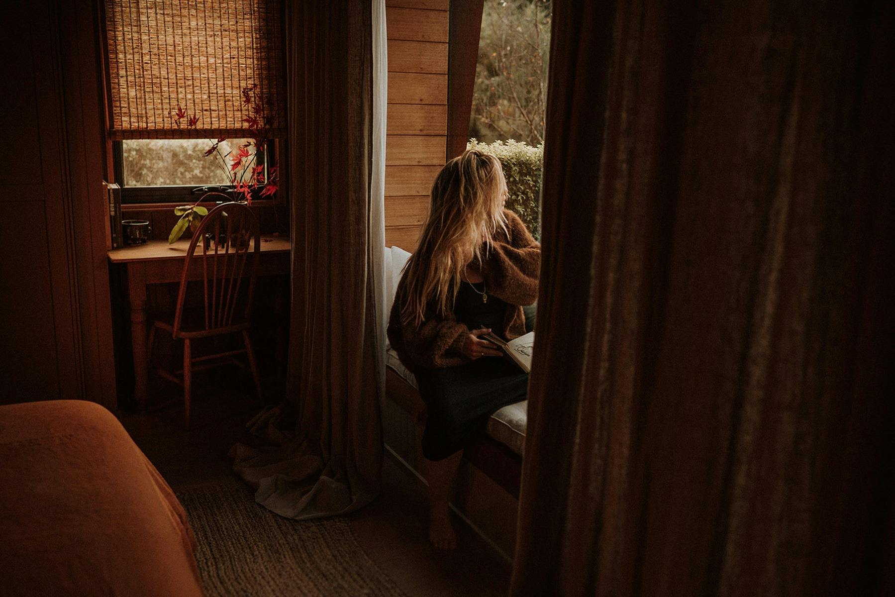 bedroom window seat