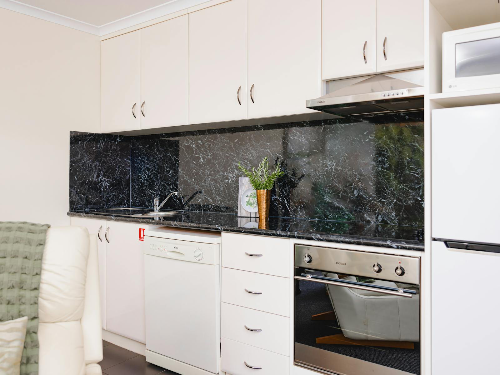 Fully equipped kitchen, dining and lounge