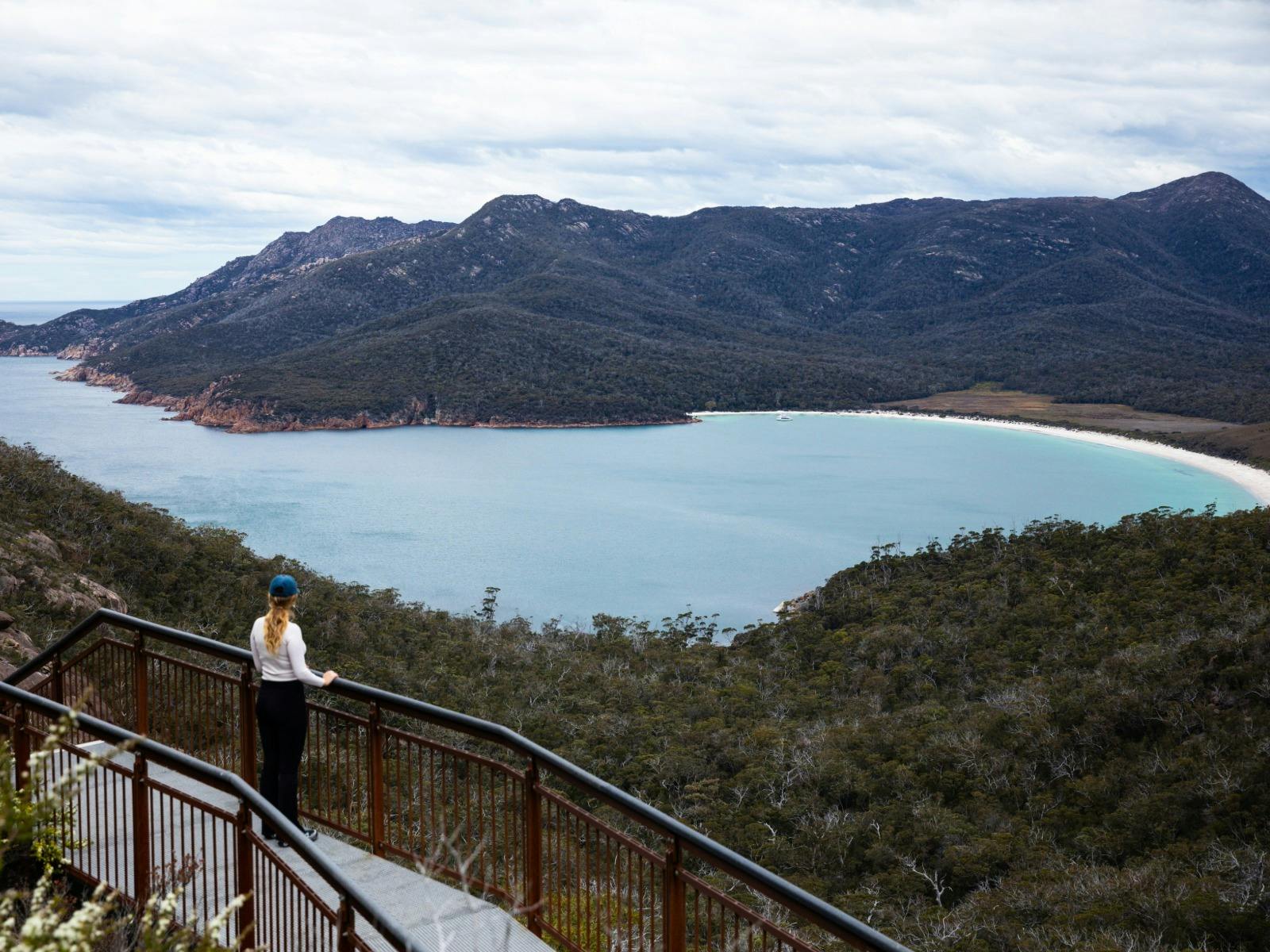 Freycinet walking tour to Wineglass Bay lookout
