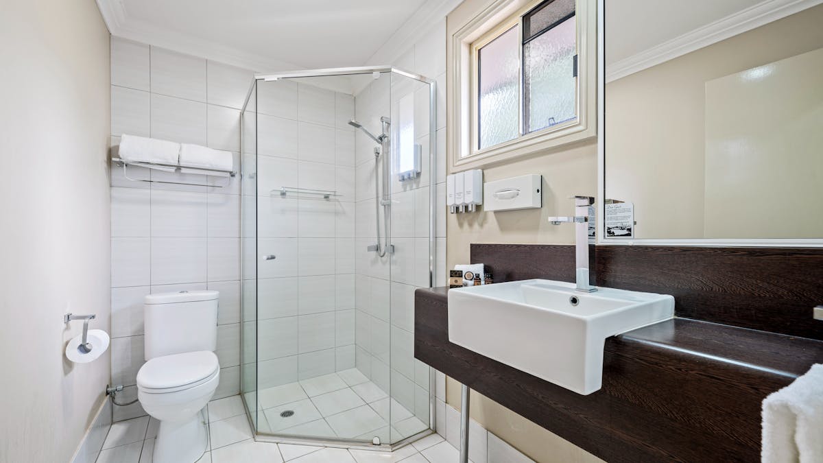 Executive Queen Bathroom