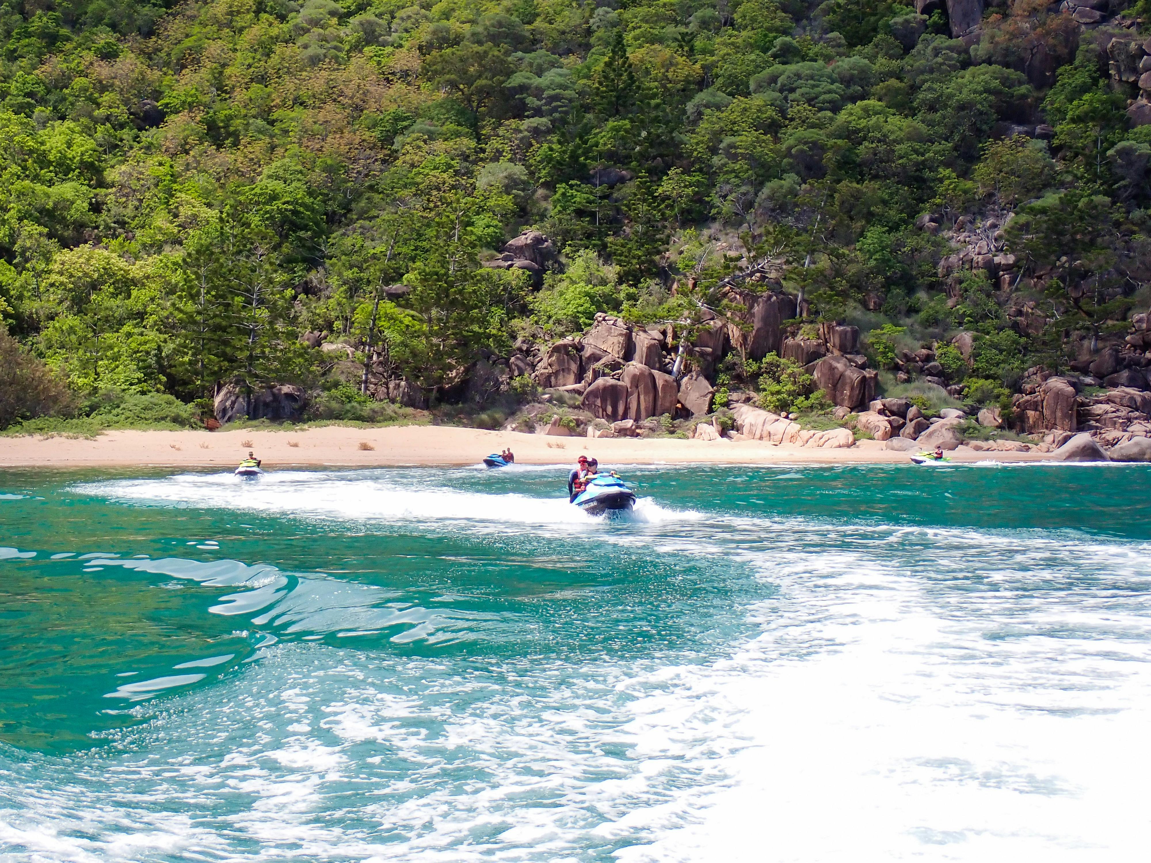 On tour discovering the best of Maggie Island