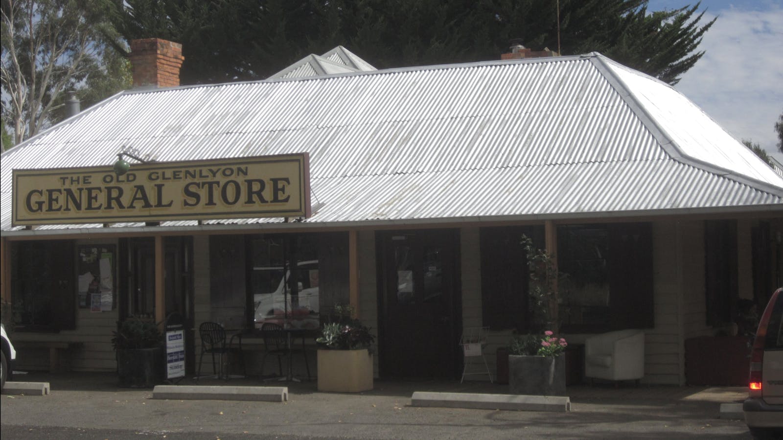Lunch at the Glenlyon General Store, taste local food/wine