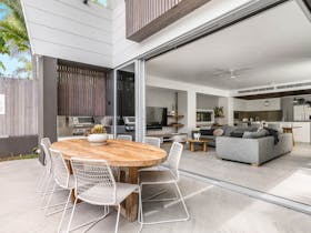 Kokos Beach House 2 - Byron Bay - Outdoor Dining and Lounge