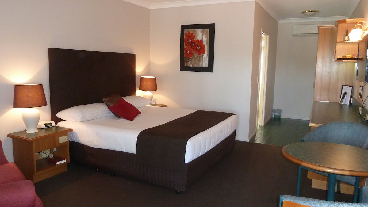 McNevins Logan Park Motel