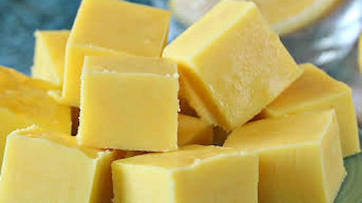 Our creamy lemon meringue fudge bars are made with the finest chocolate