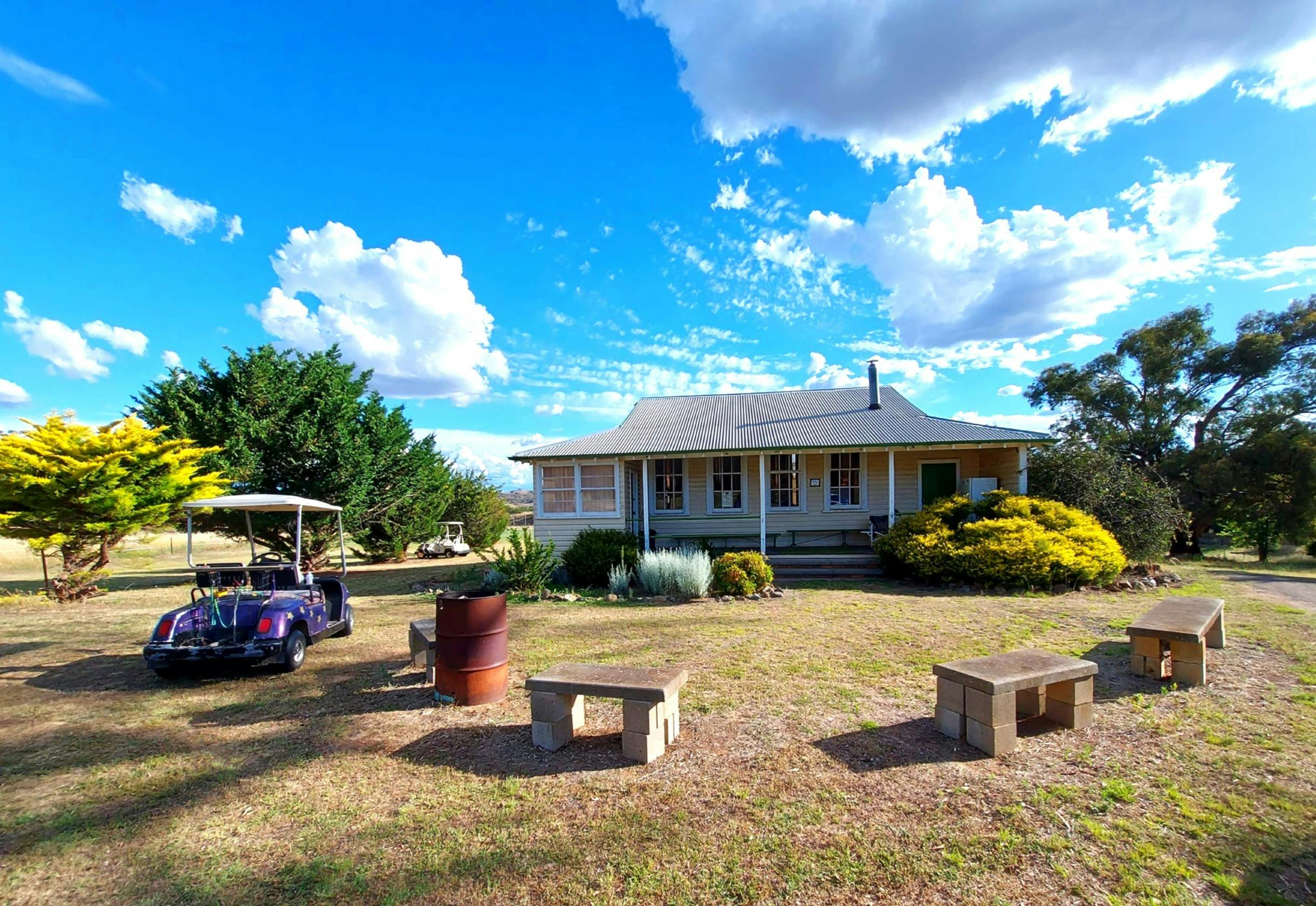 Royale Jugiong golf club house