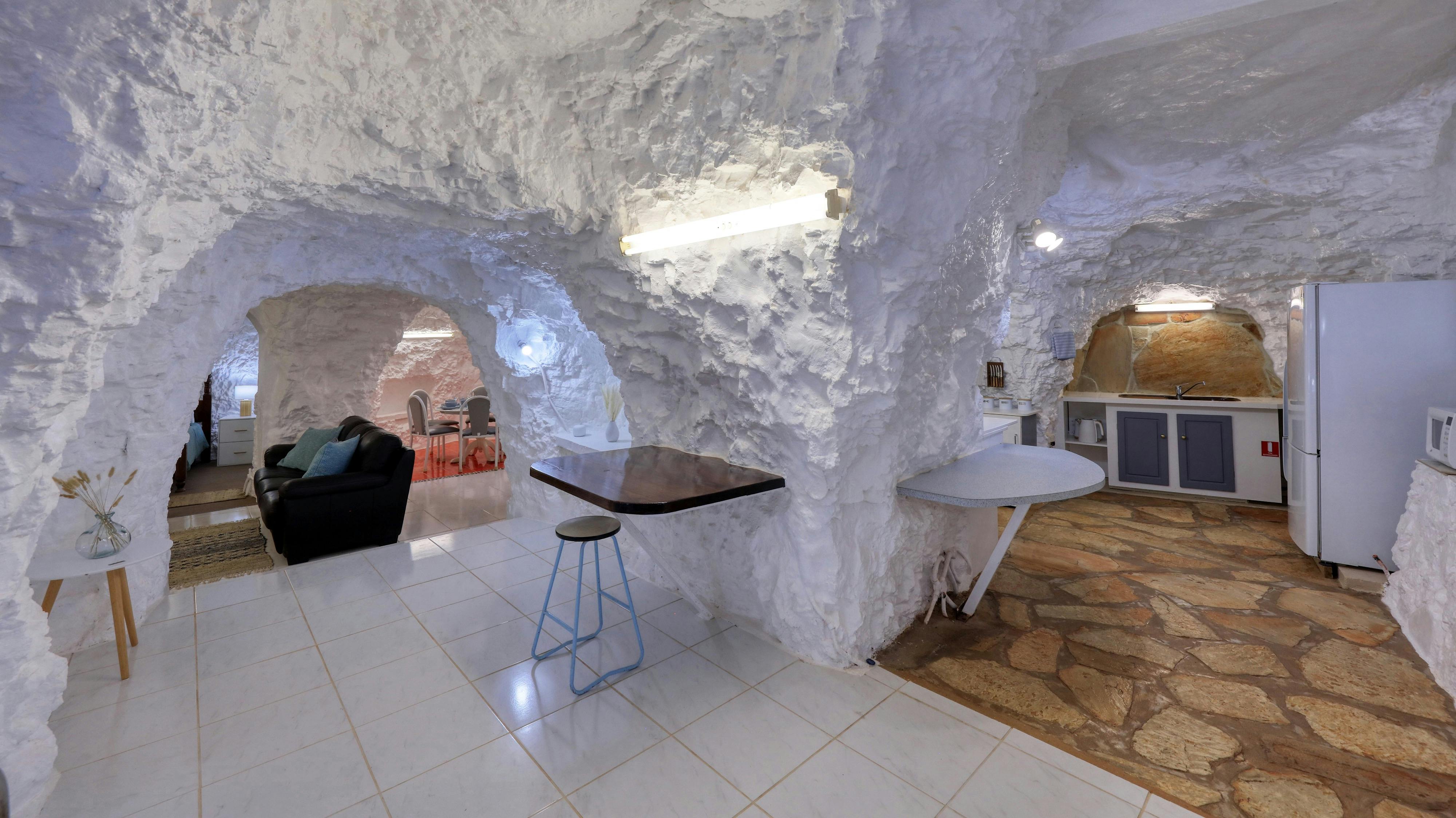 오픈 플랜 라운지 주방 식사 공간.