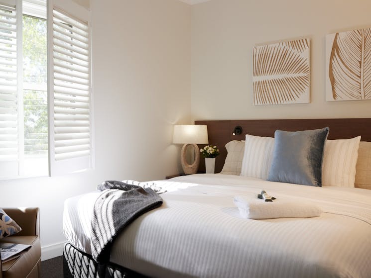 Oaks Cypress Lakes Resort 2 bed villa bedroom