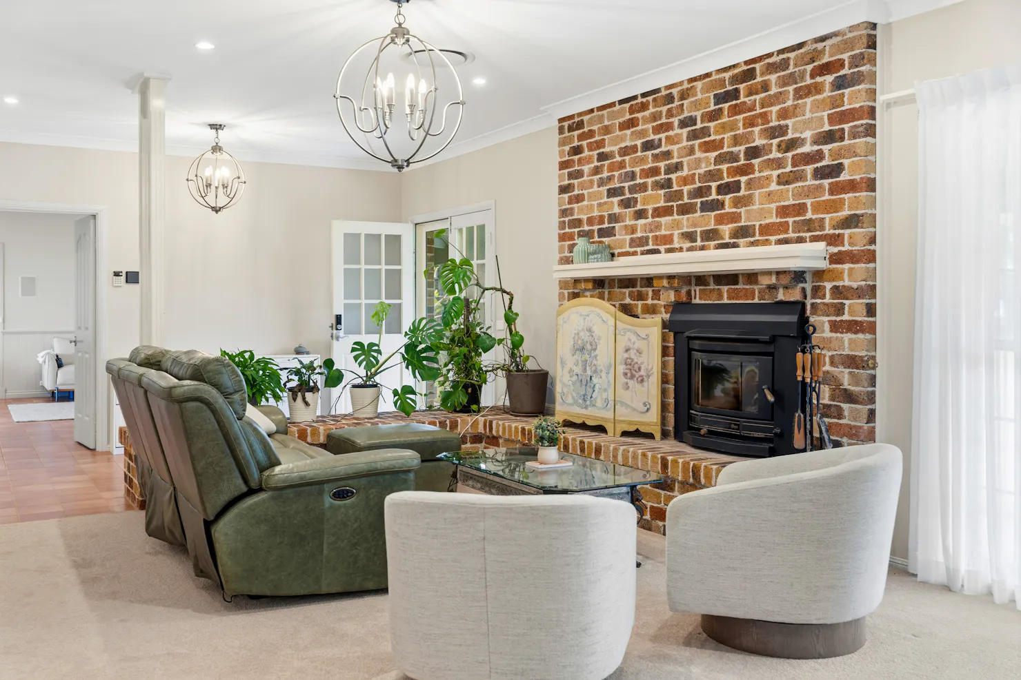 Coastview Manor lounge room