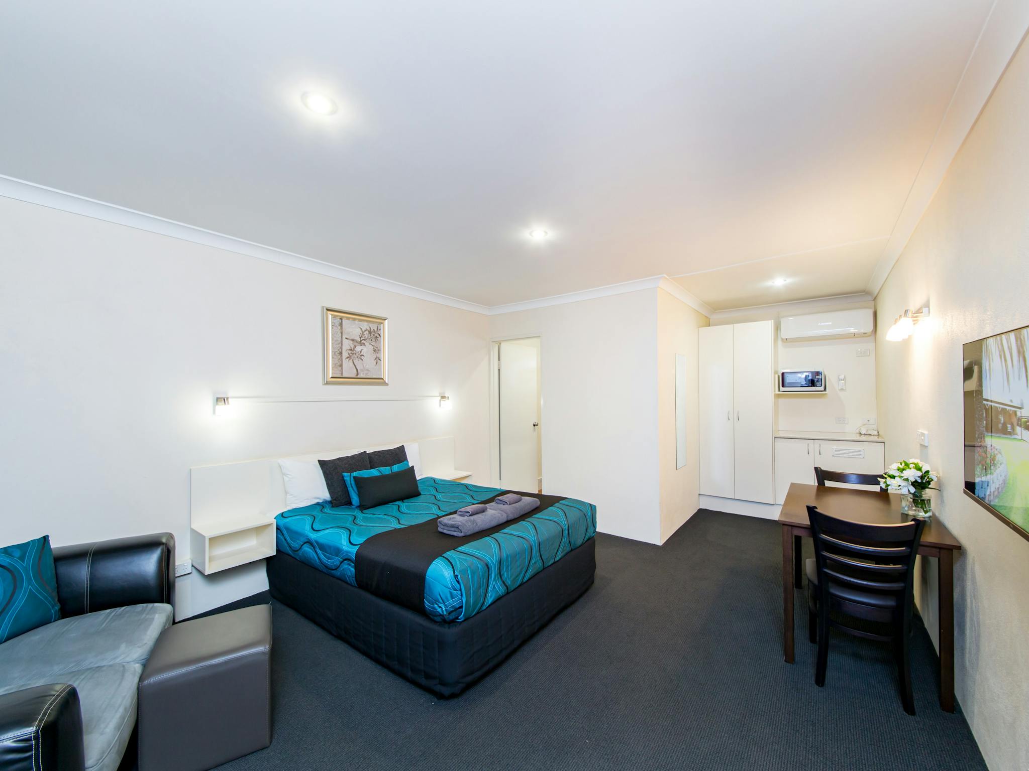 Executive Queen room, newly renovated, lounge chair, large table & chairs, smart tv, aircond, mwave Executive Queen room, newly renovated, lounge chair, large table & chairs, smart tv, aircond, mwave
