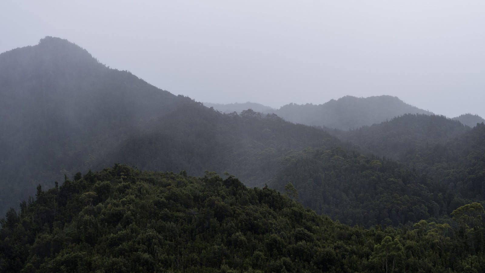 Clouds in the skies looking towards the scenery from Gordon Dam