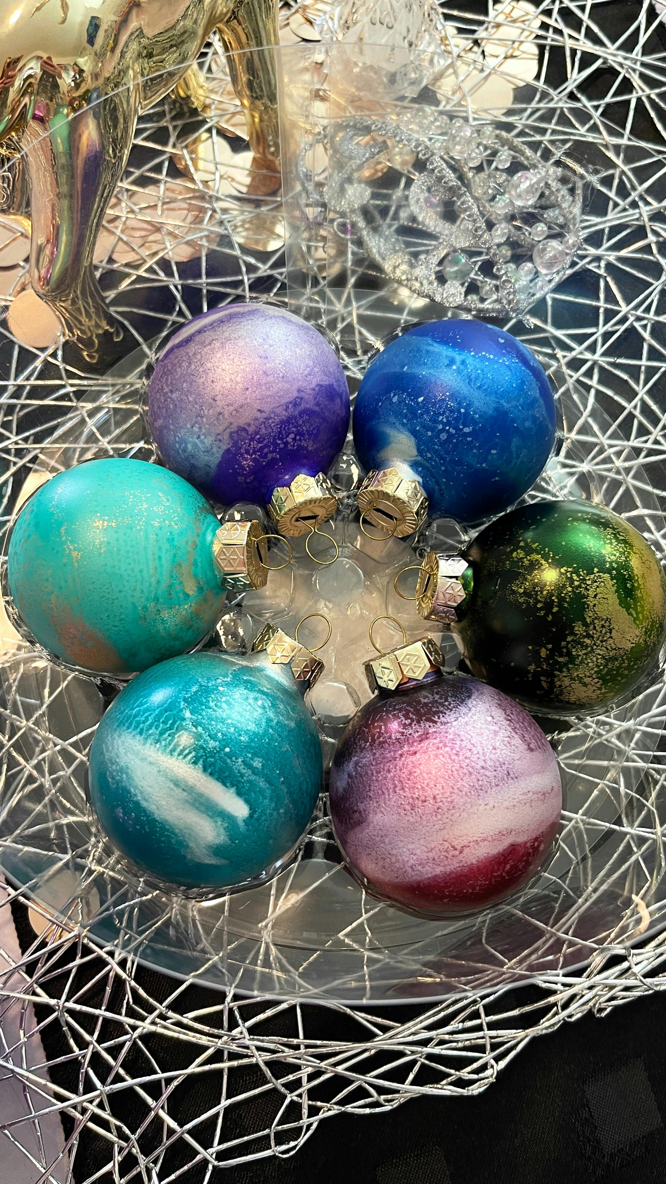 Inks on Christmas Baubles & Resin Christmas Tree Board Workshops