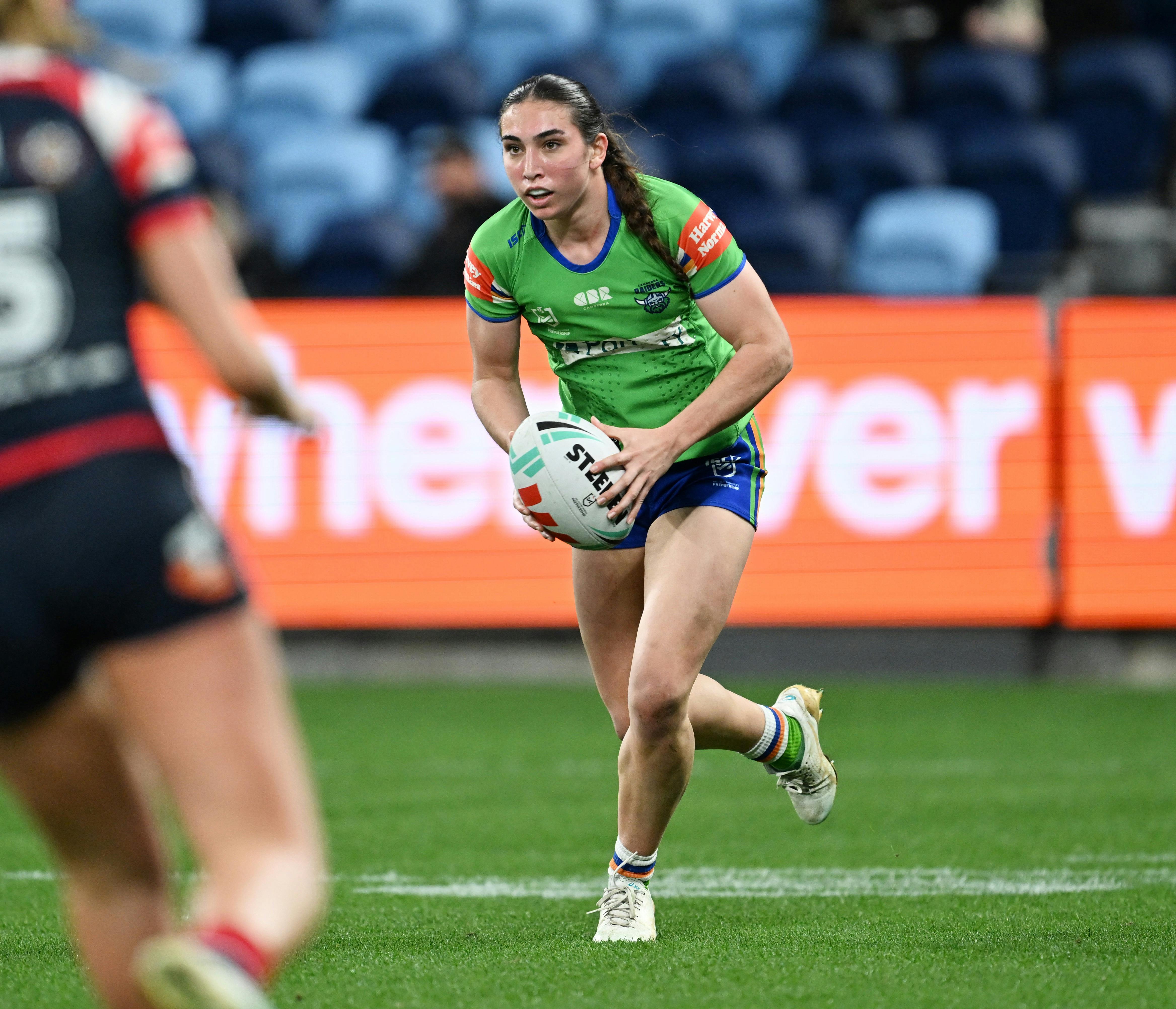 Canberra Raiders NRLW player Elise Simpson running the ball.
