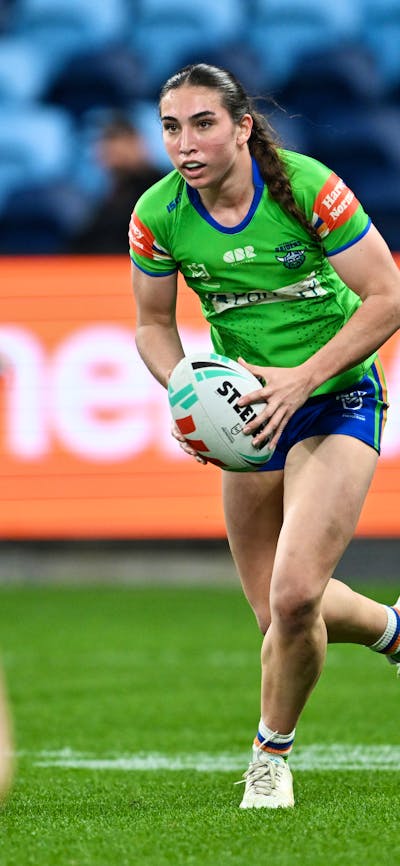 Canberra Raiders NRLW player Elise Simpson running the ball.