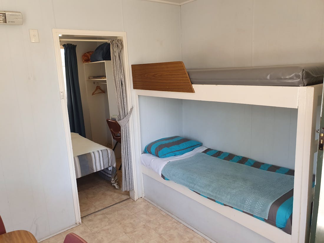 Beautiful Valley Caravan Park, FOUR BERTH CABIN Wilmington, Acc...