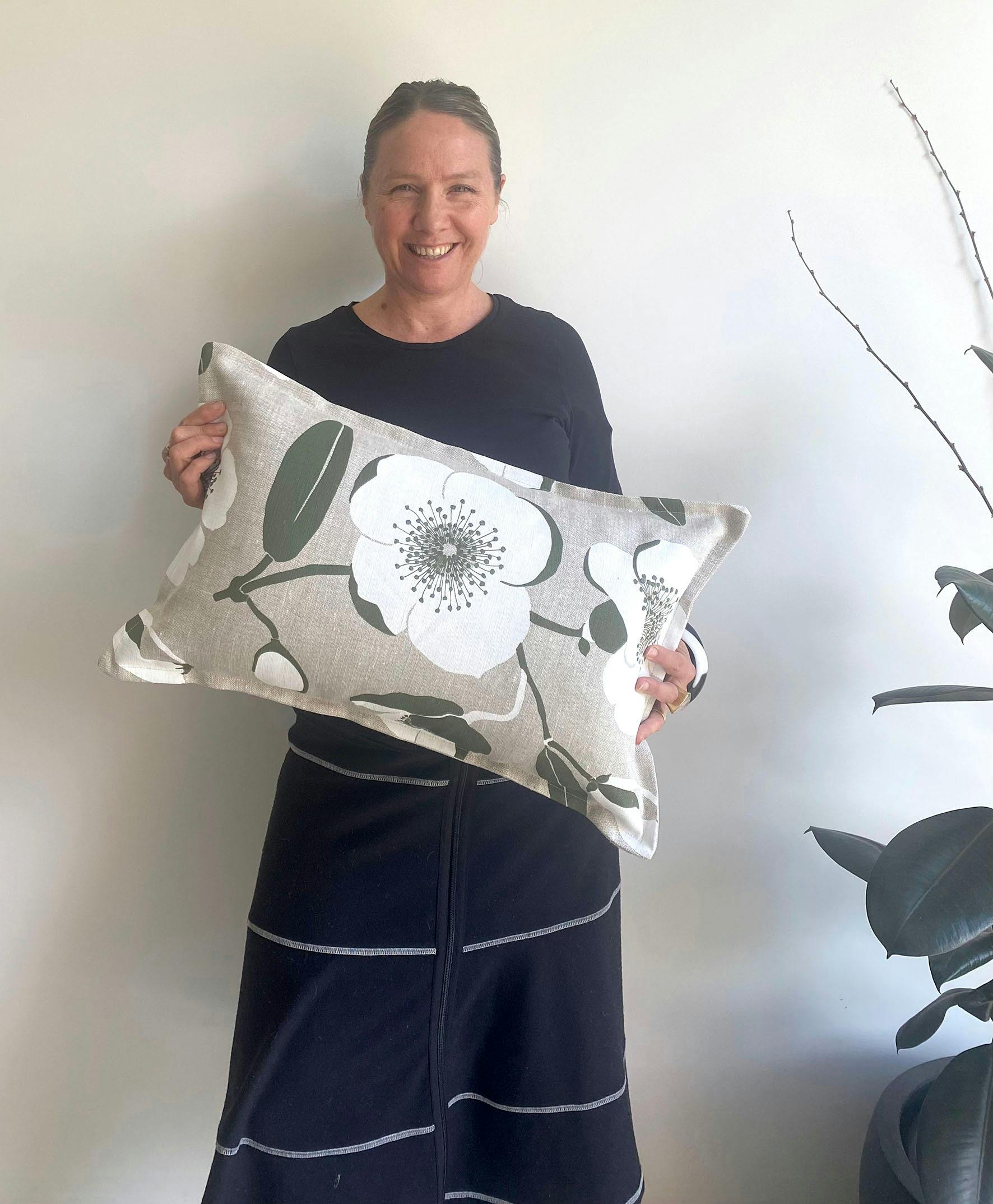 Till Julien with Honeyflower print