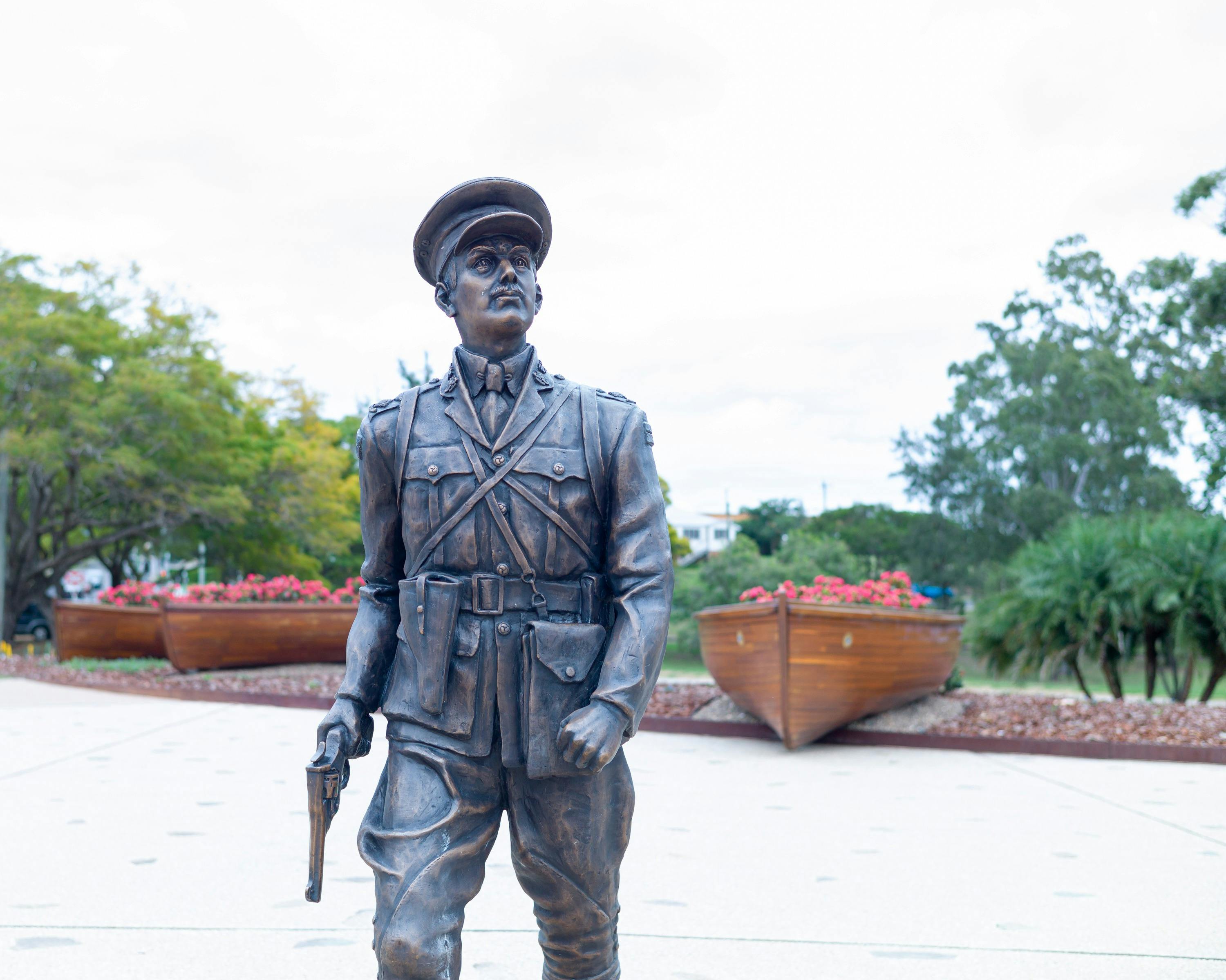 photo showing Major DuncanChapman at the start of the Gallipoli to Armistice Trail, Maryborough