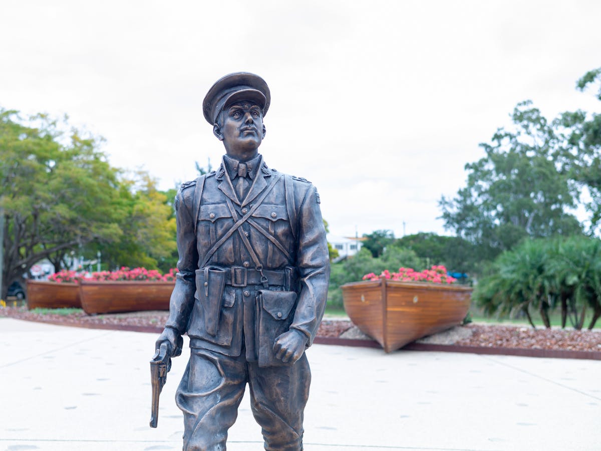photo showing Major DuncanChapman at the start of the Gallipoli to Armistice Trail, Maryborough