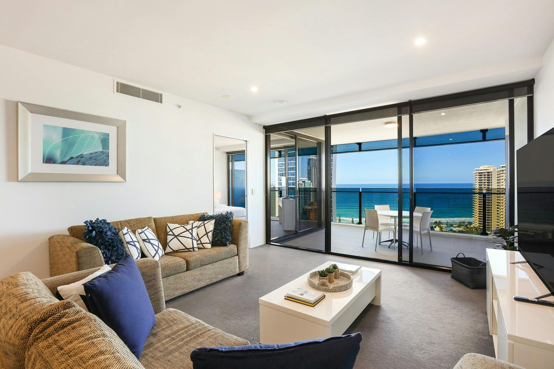 Level 24 Comfort - Two Bedroom Apartment - Circle on Cavill Surfers Paradise