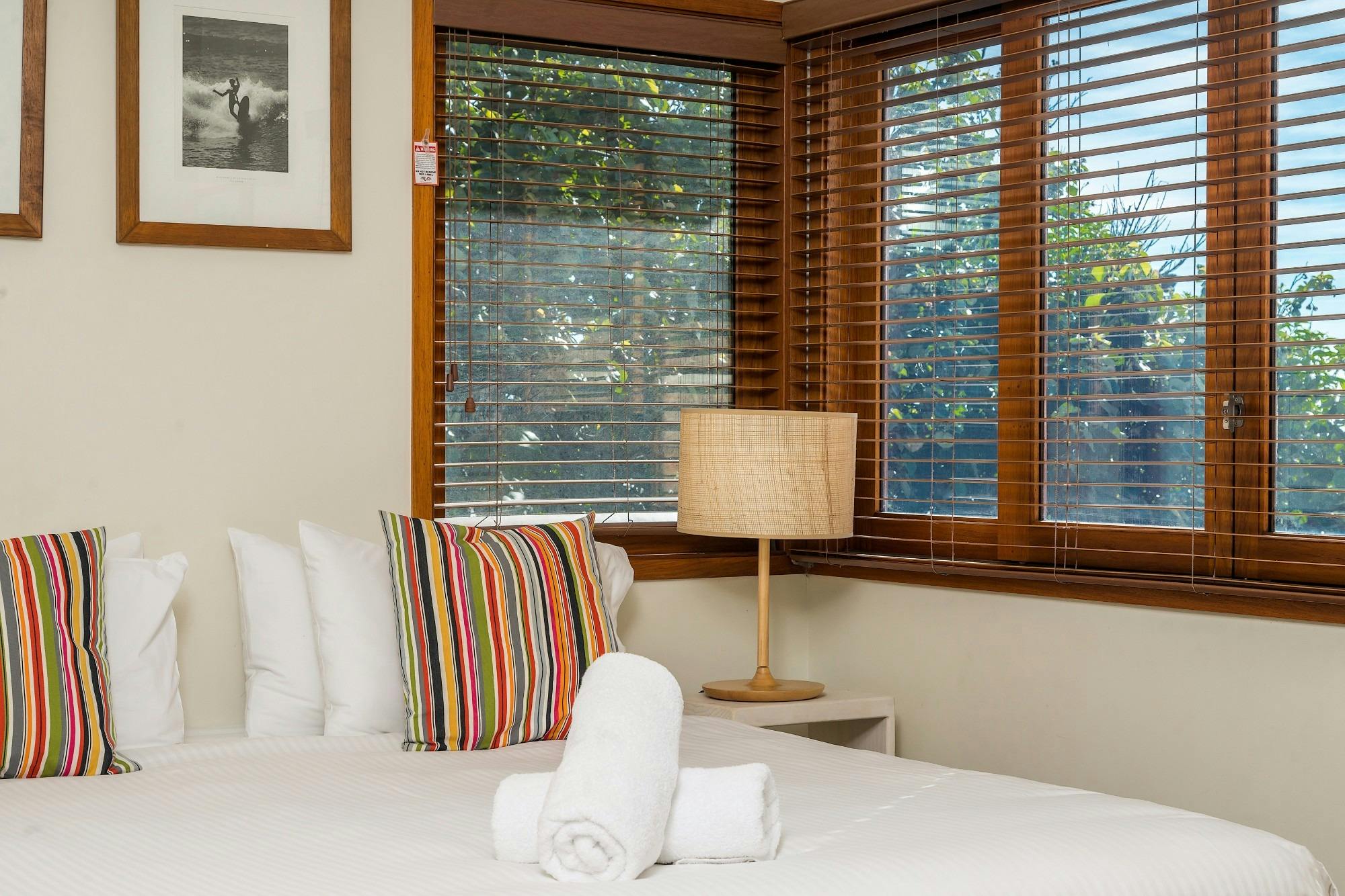 クイックシルバーアパートメンツ-ザレック-マスターベッドルーム