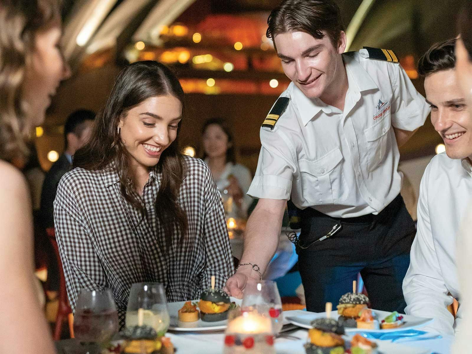 雪梨 Magistic 晚餐遊輪上供應的晚餐