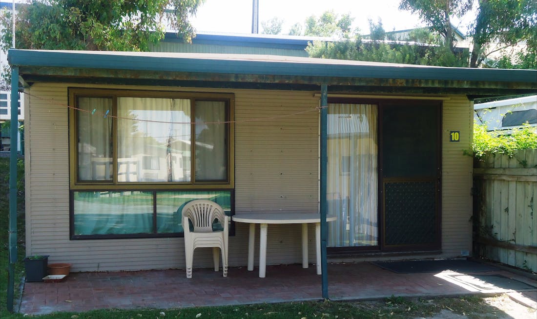 Elliston Waterloo Bay Tourist Park, Budget Cabin Elliston, Acco...