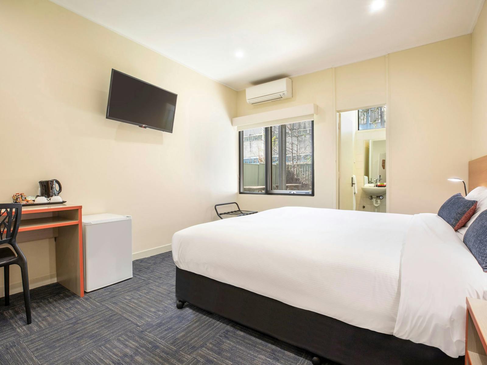 Nightcap at High Flyer Hotel