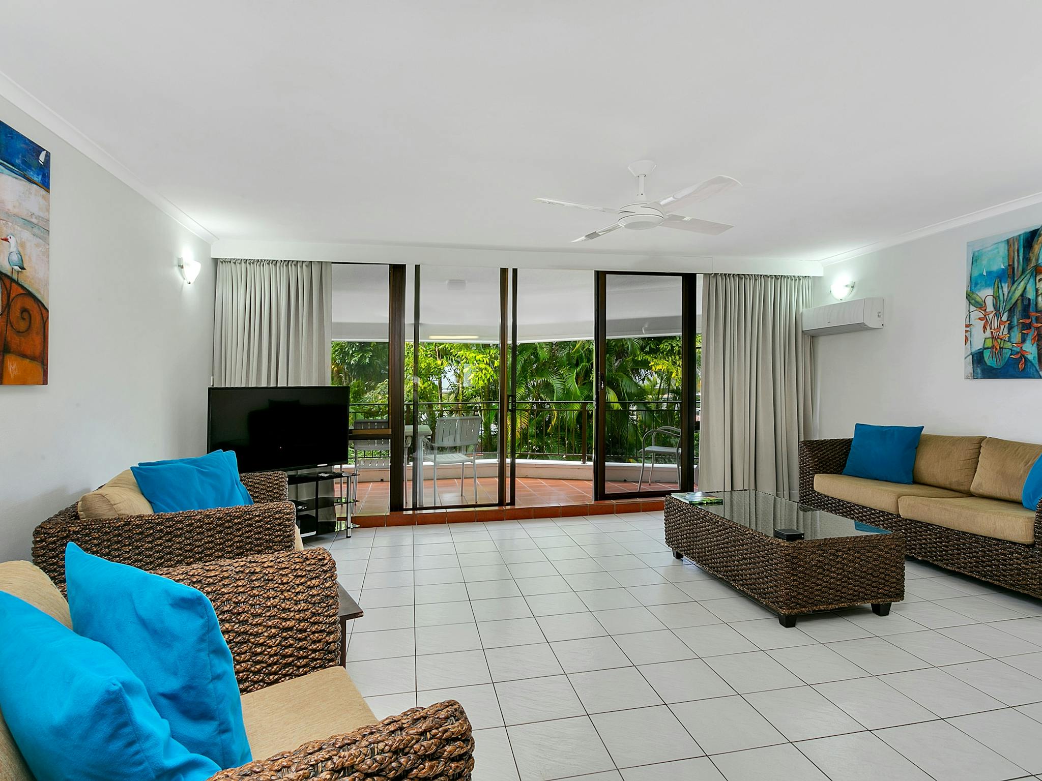 Garden view living areas. Garden view living areas.