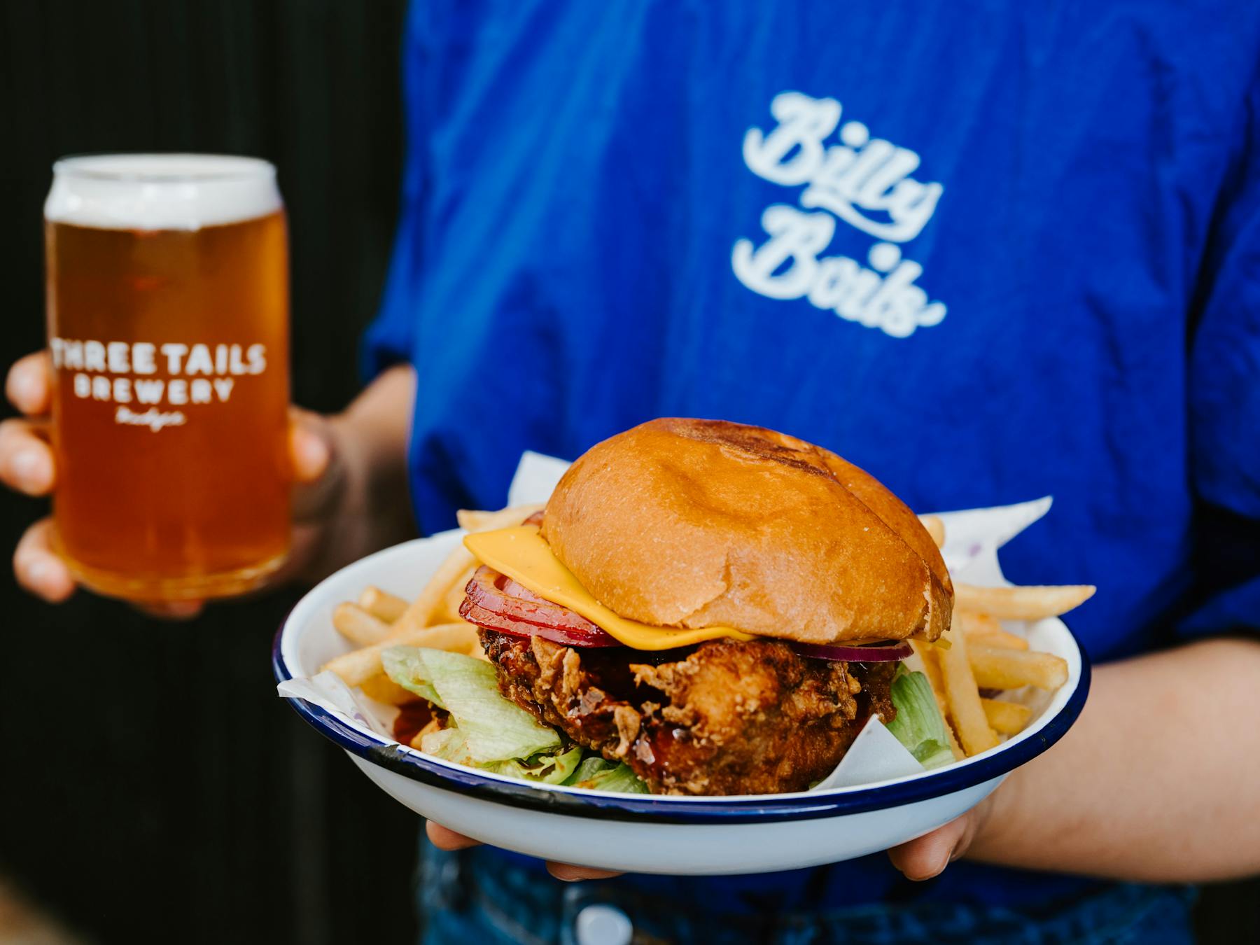 Billy Boils chicken burger, Three Tails beer