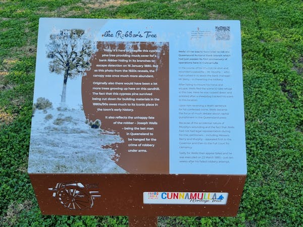 Robbers Tree Heritage Sign