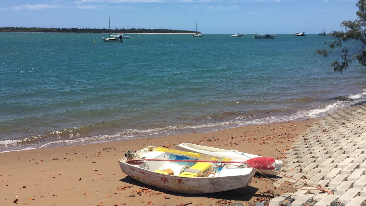 photo showing a small row boat on the sand at a small beach area at Lions Park