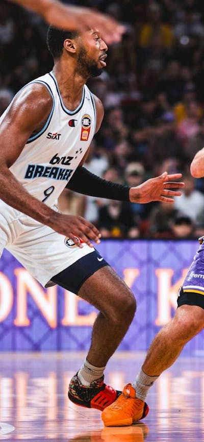 Sydney Kings player and opponent on court