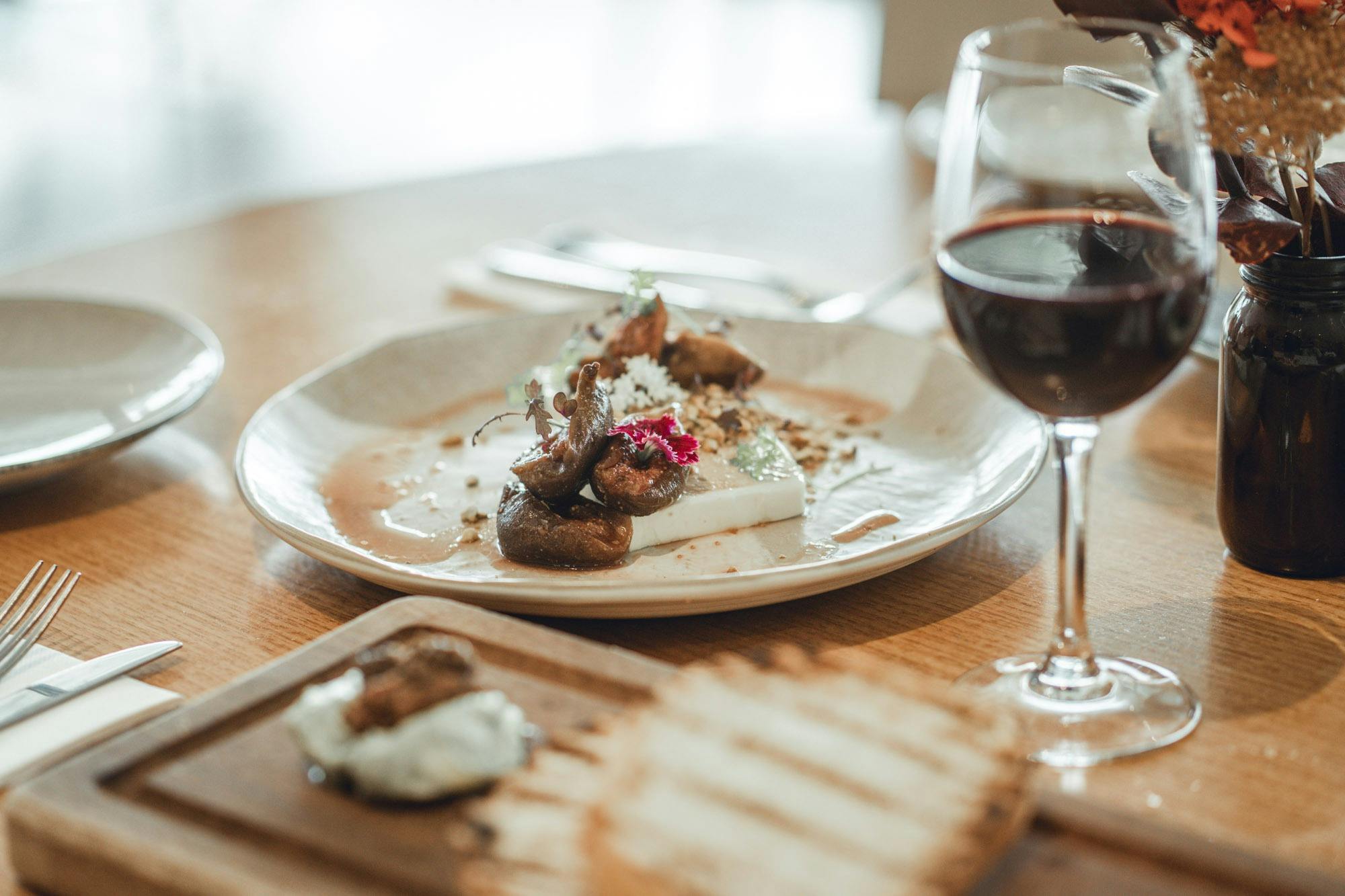 Dining at the Inglewood Inn