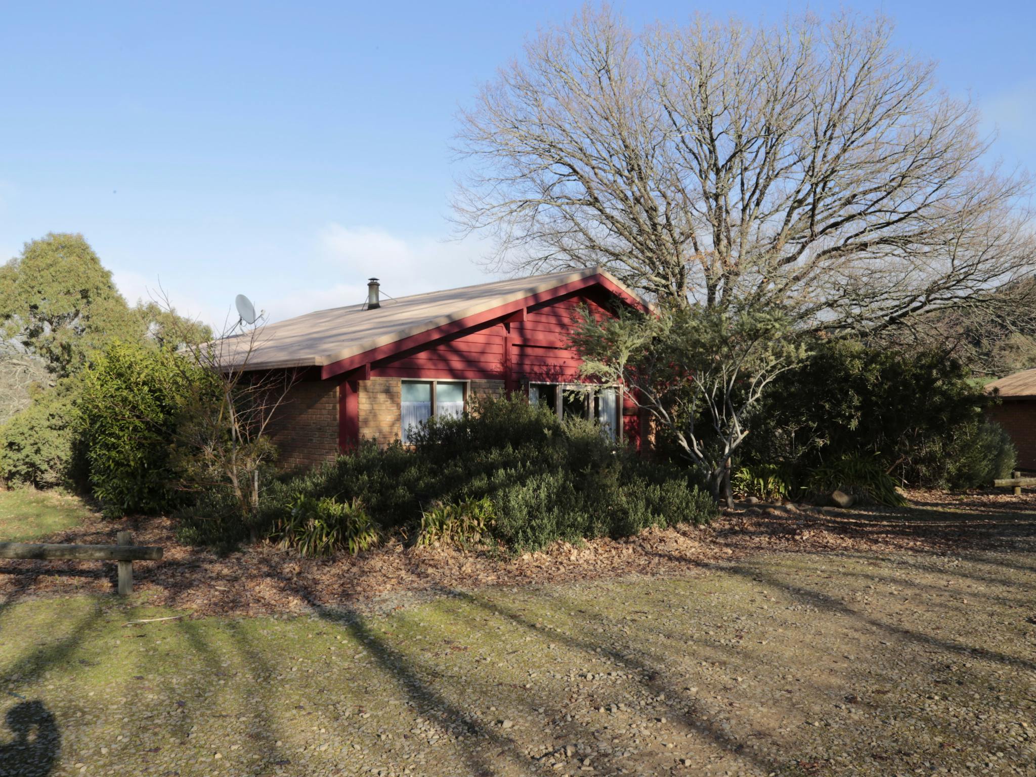 Cottage Camellia has views of the lake and the valley.