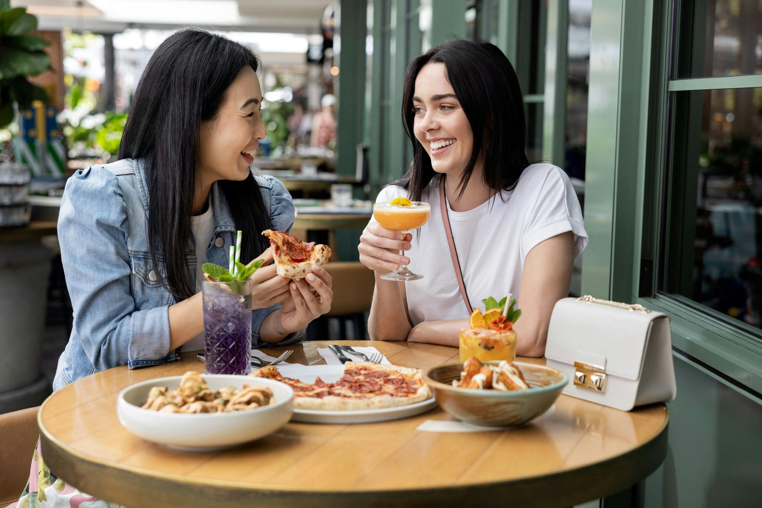 Friends dining at Harbour Town