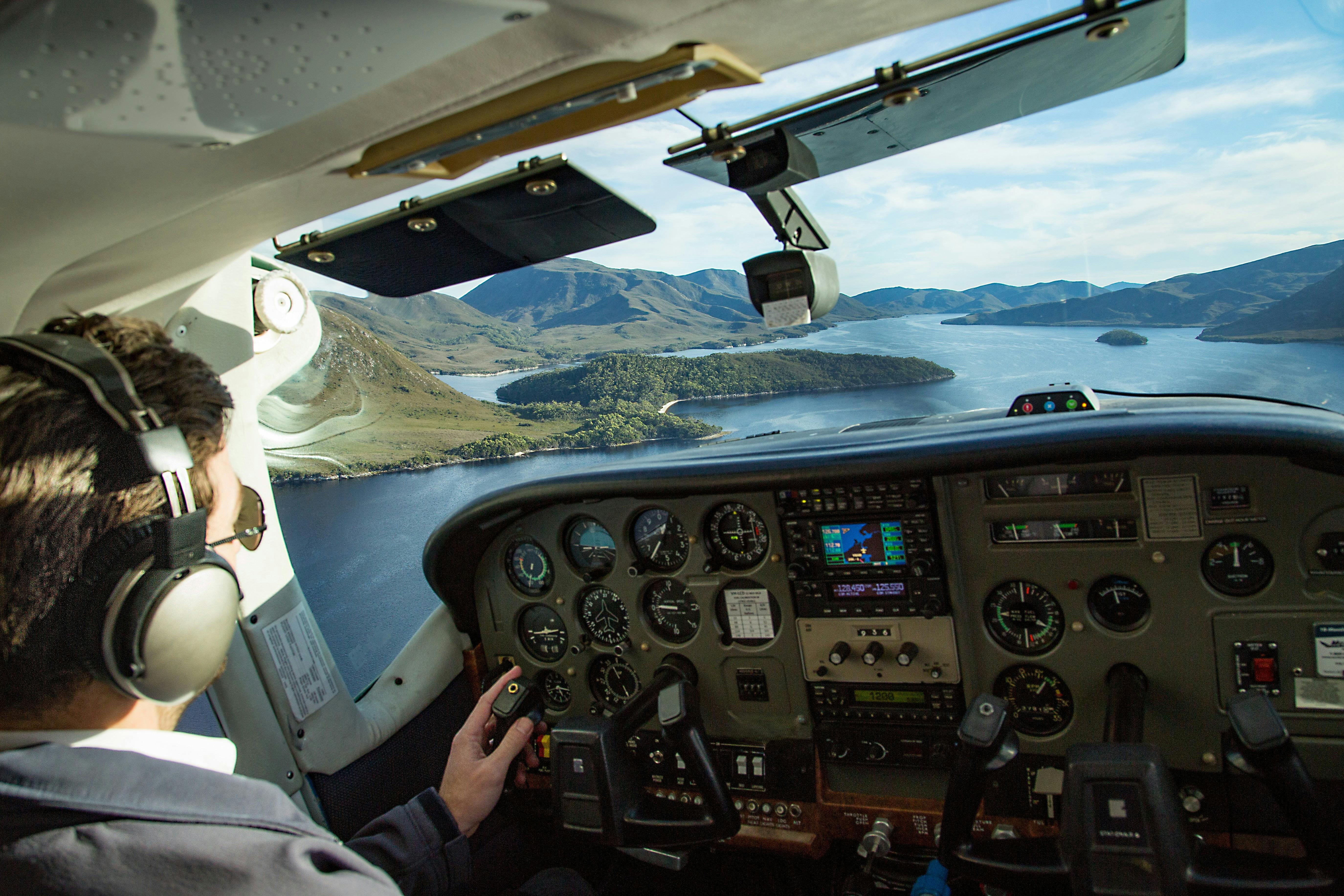 Learn to Fly in a C172 Aircraft