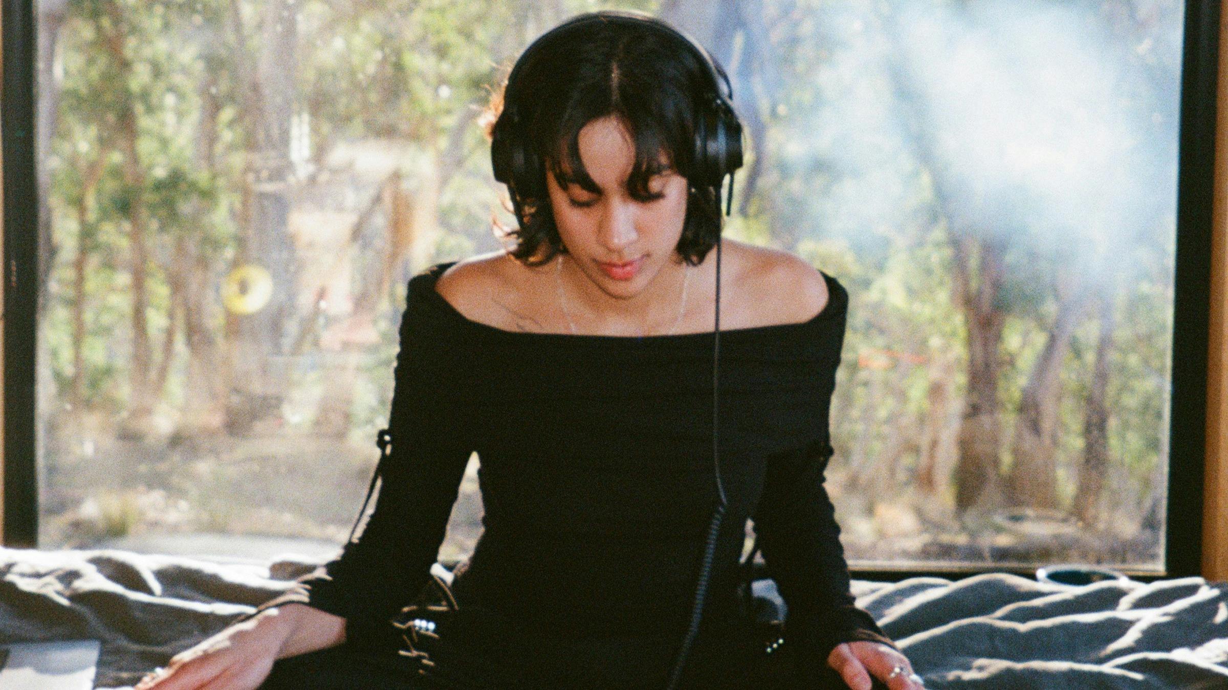 A woman djing