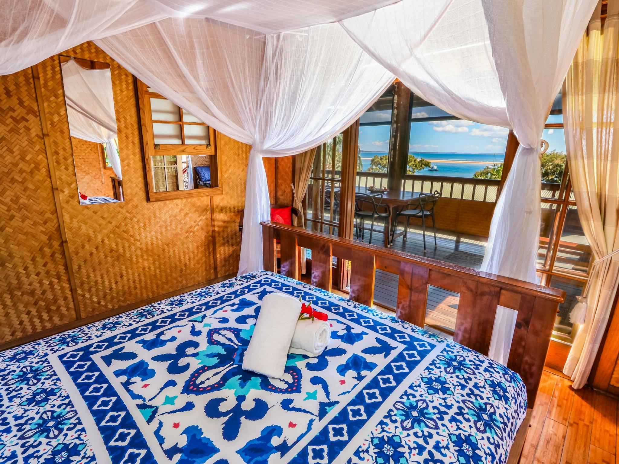 Main bedroom - 2 bedroom sleeps up to 5 Main bedroom - 2 bedroom sleeps up to 5