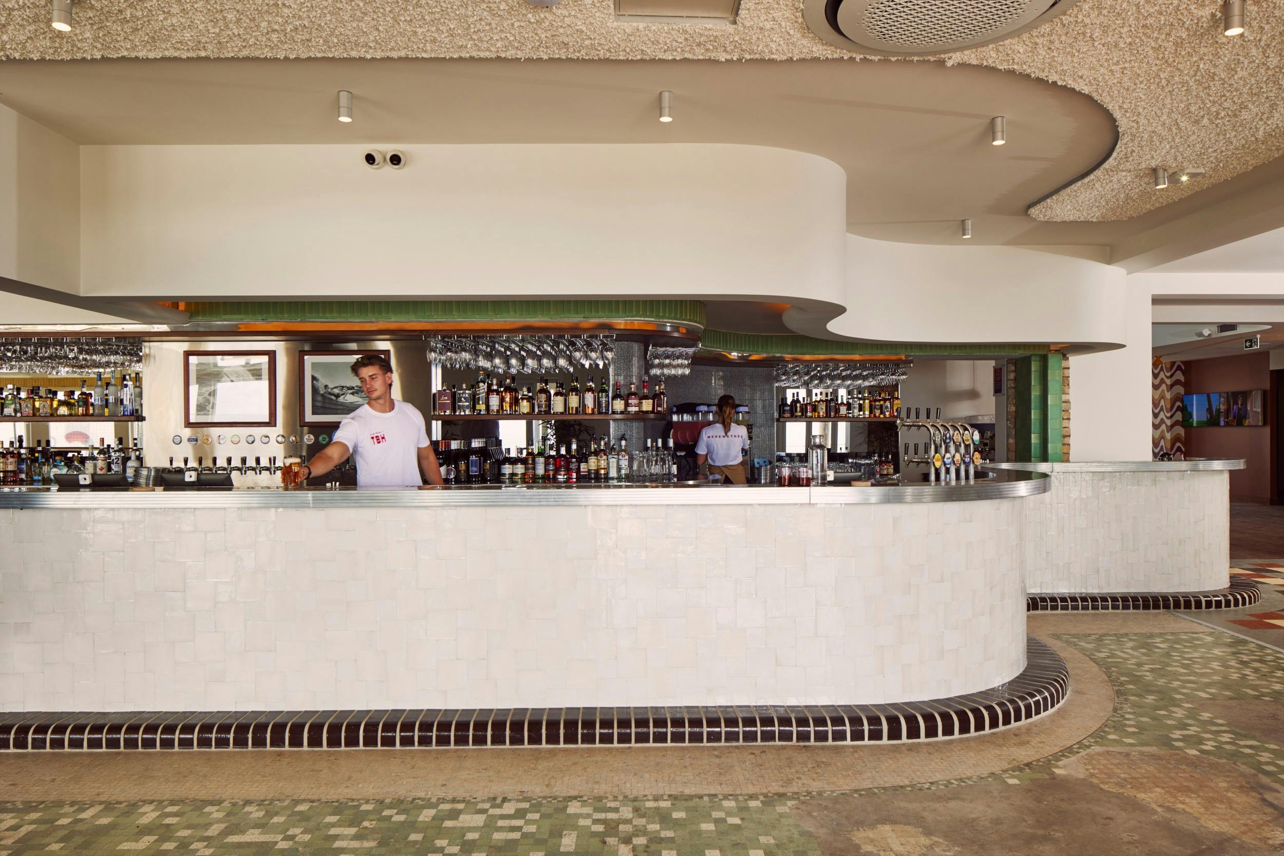 ザ ビーチ ホテル メレウェザーのメインバー