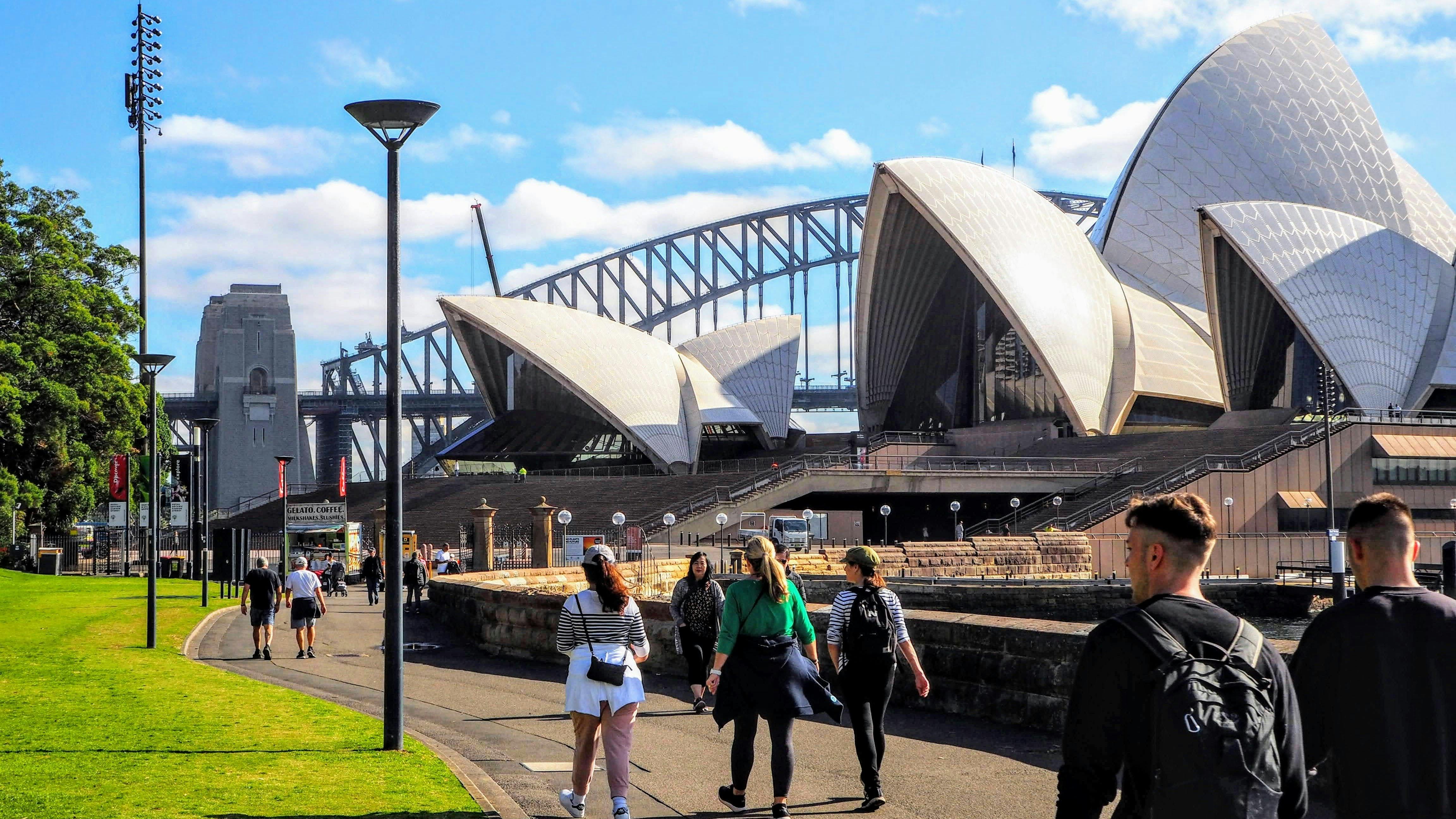 Walking through the Royal Botanic Garden to the Opera House - Quay People tour, Local Travel Planner