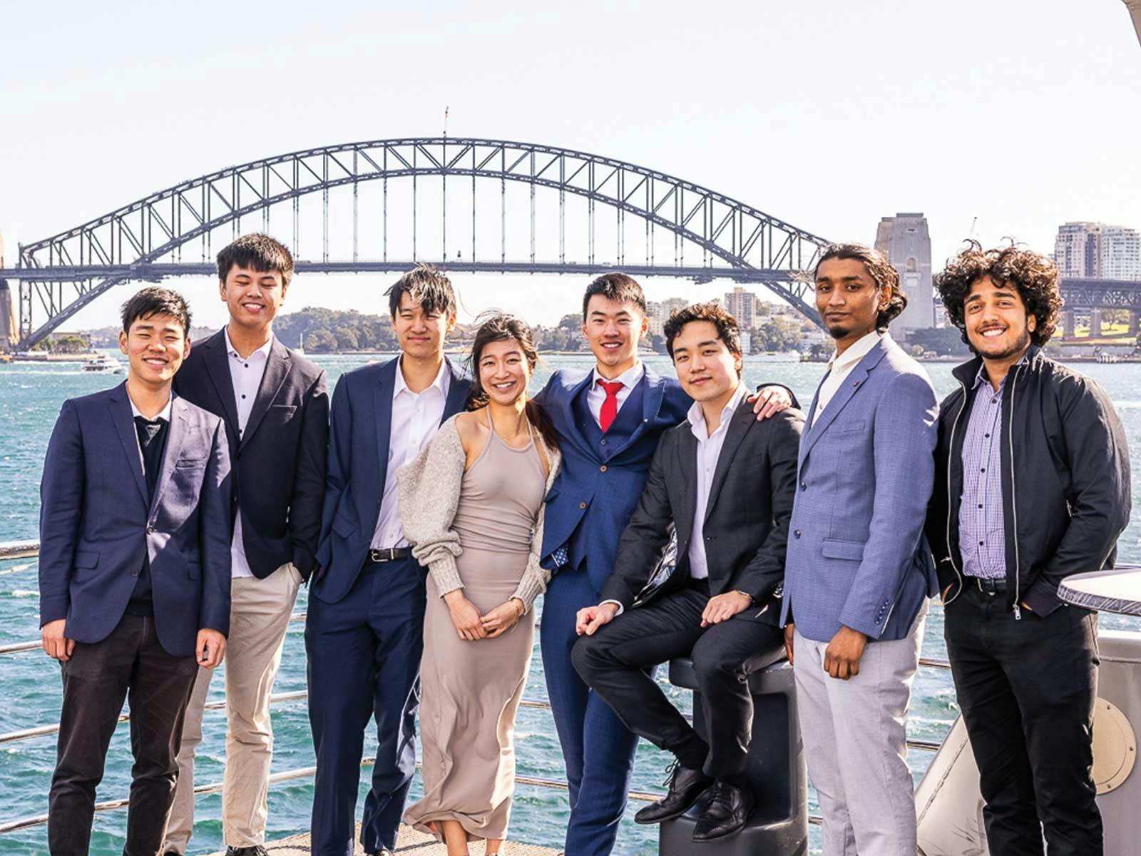 嘉宾在Clearview玻璃船上合影