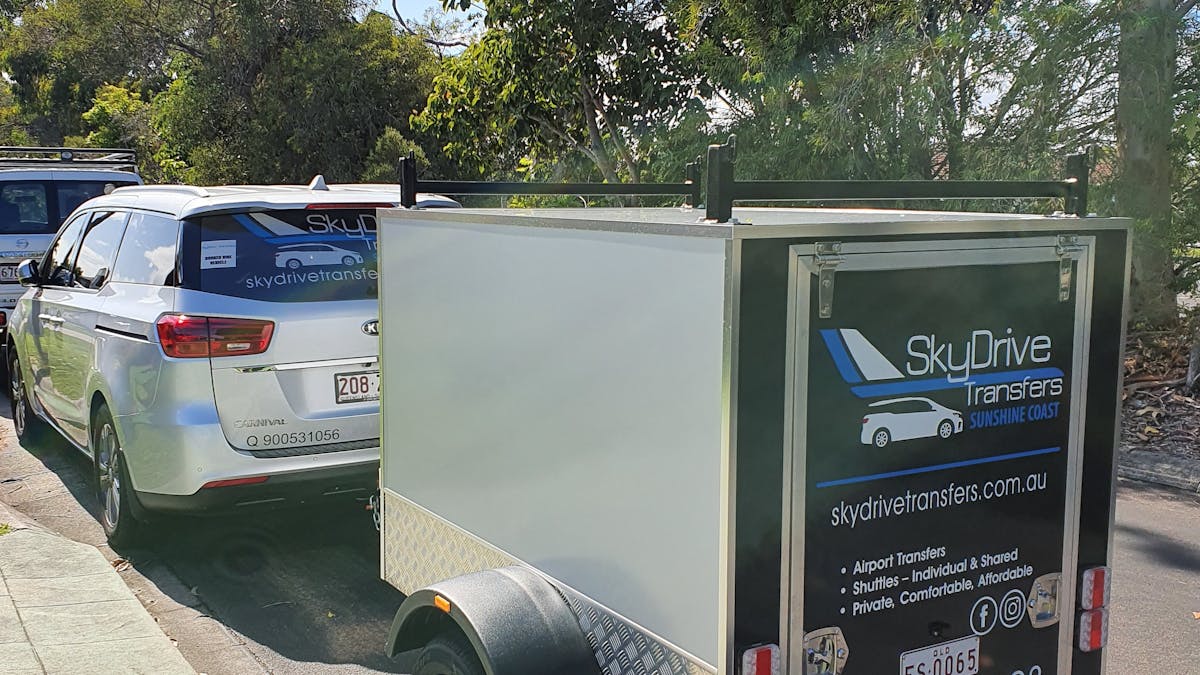 Kia Carnival and trailer