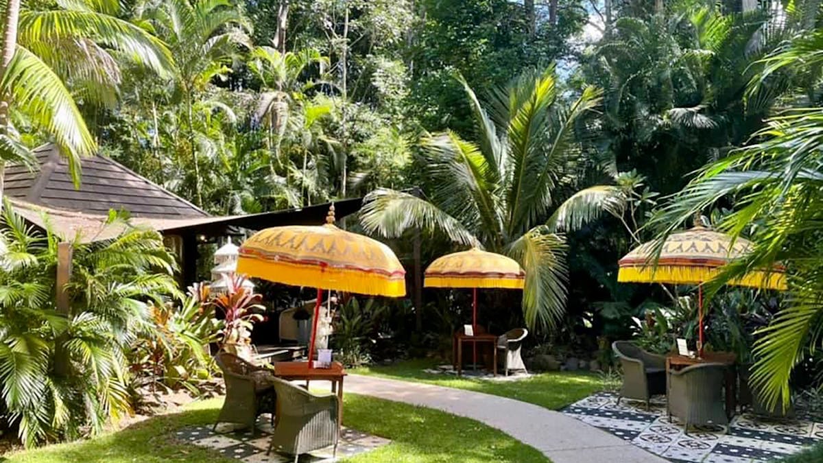 Guests only, relax before or after treatments with a complimentary glass of Champagne or pot tea.