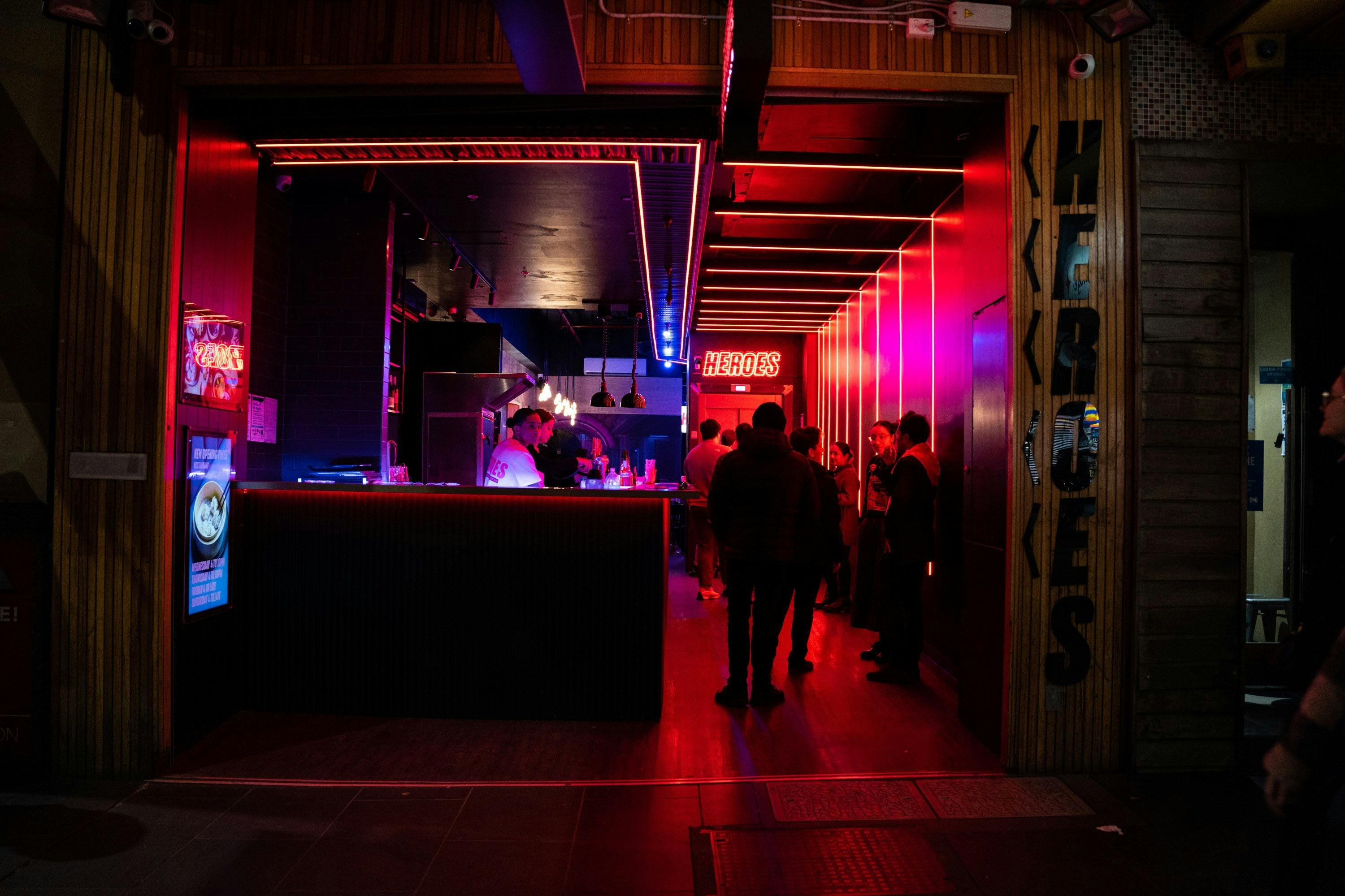 Heroes Bar