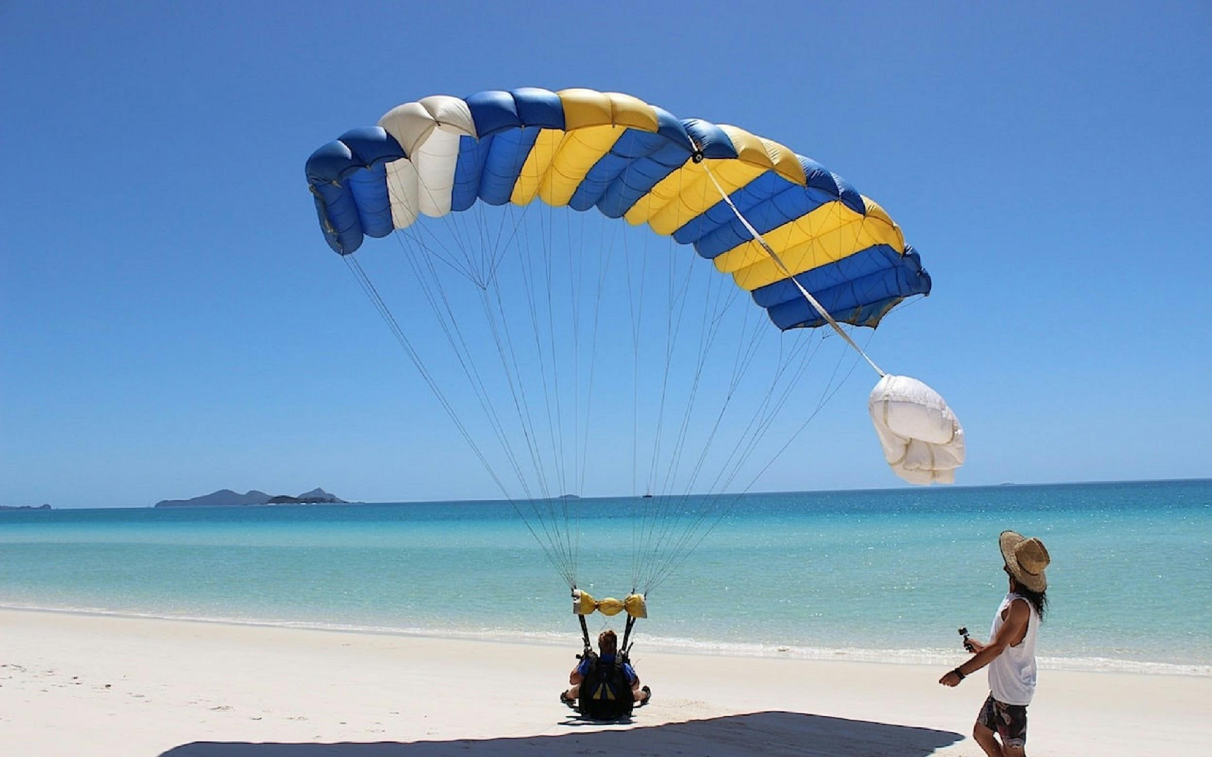 Skydive over the Whitsunday islands and land at the Whitehaven beach landing with Skydive Australia