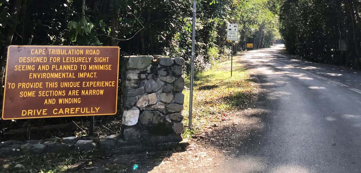 Sign stating Cape Trib Rd is scenic and slow