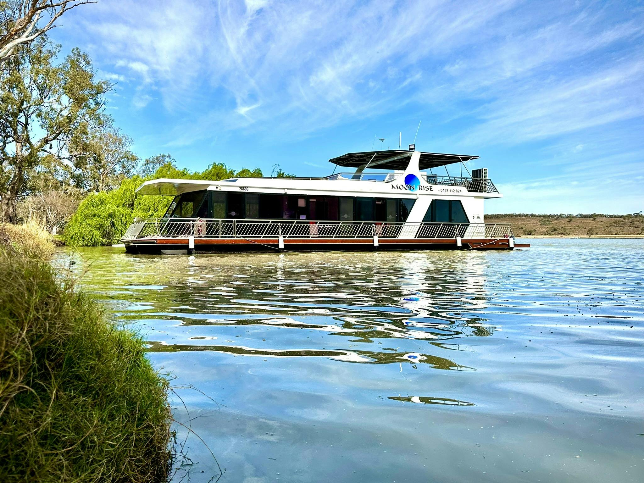 Moon Rise Houseboat